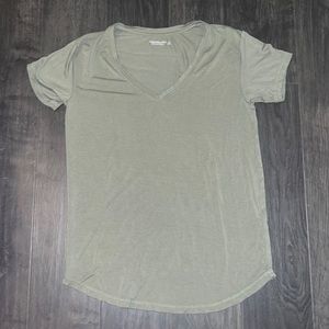 Abercrombie dark green soft a&f drapey t shirt. Size small.